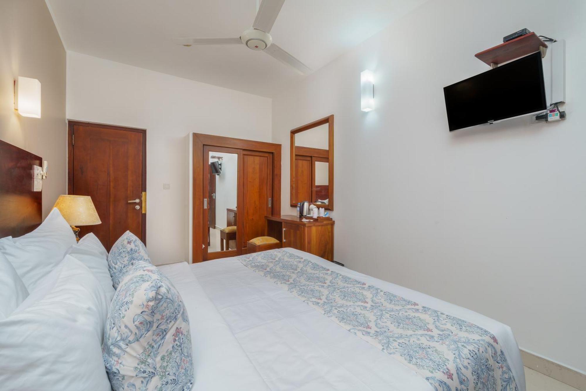Hotel Travellers Nest Kandy Exterior photo